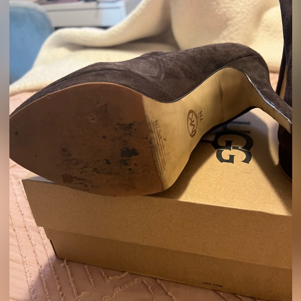 Suede Mary Jane pumps